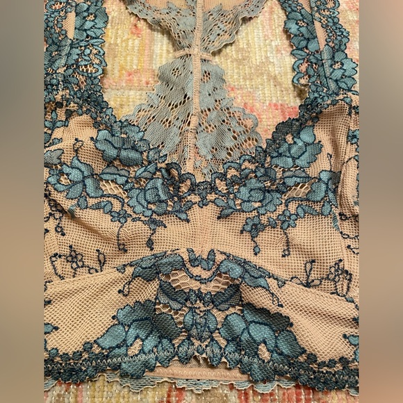 Lace Razorback Bralette🦋 - Picture 2 of 6